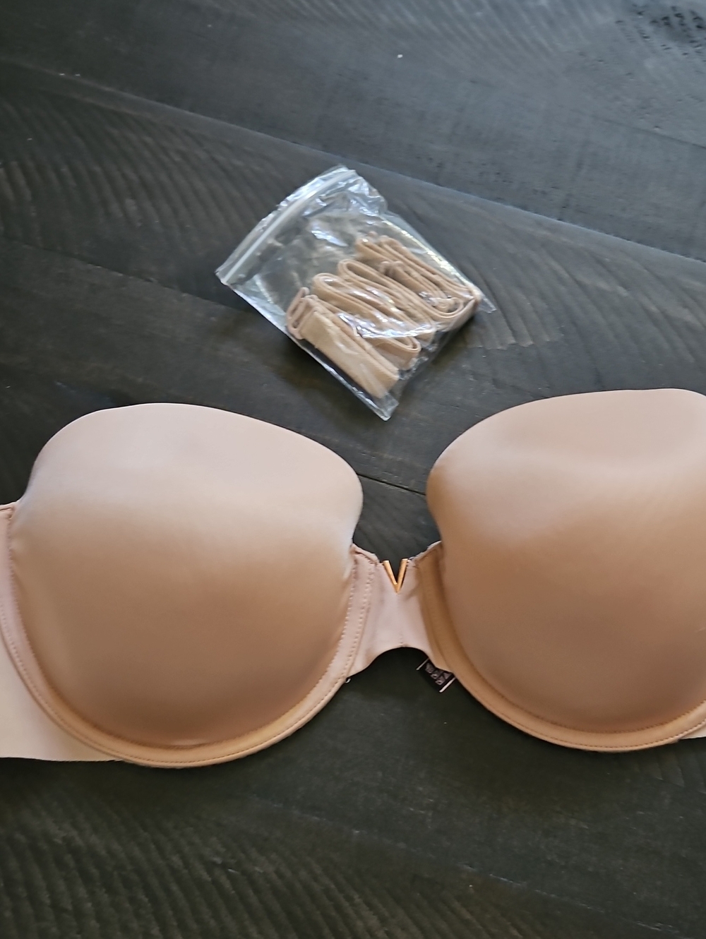 Victoria's Secret 36D Strapless Illusion bra. Nude/beige. Light Usage & So Comfy